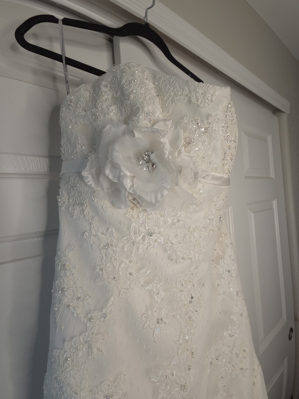 Maggie Sottero Couture Beaded Lace Wedding Gown – Size 16 – Ivory – Cathedral